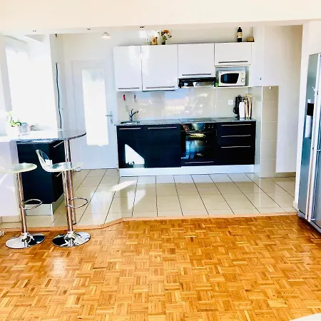 Apartment Spacious With View | 35 *