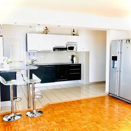 Spacious Amazing View 35 Apartment